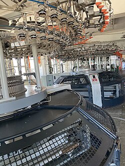 Circular knitting machine producing fleece fabric in-house